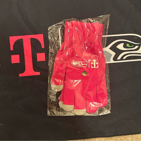 Go Hawks - Seattle Seahawks Bundle including official NFL sponsored gear - Picture 3 of 16